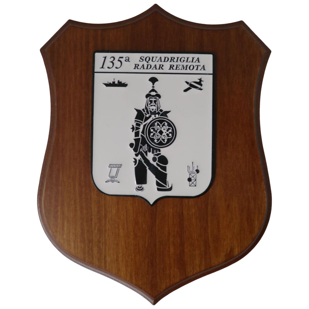 CREST IN METALLO SMALTATO BASE LEGNO 22,5X17,5CM 135 SQUADRIGLIA RADAR REMOTA AERONAUTICA MILITARE