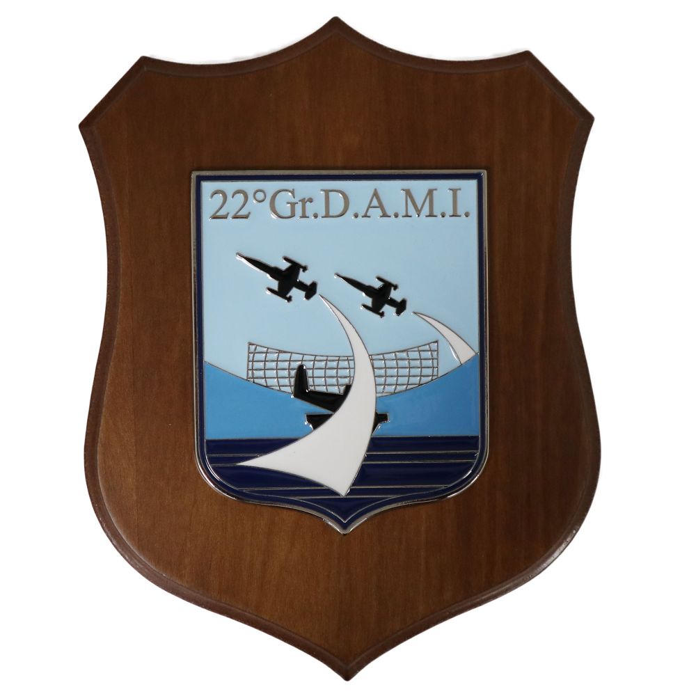 CREST IN METALLO SMALTATO BASE LEGNO 22,5X17,5CM 22 GR.D.A.M.I. AERONAUTICA MILITARE