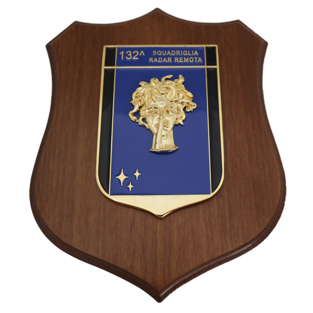 CREST IN METALLO SMALTATO BASE LEGNO 22,5X17,5CM 132 SQUADRIGLIA RADAR REMOTA AERONAUTICA MILITARE