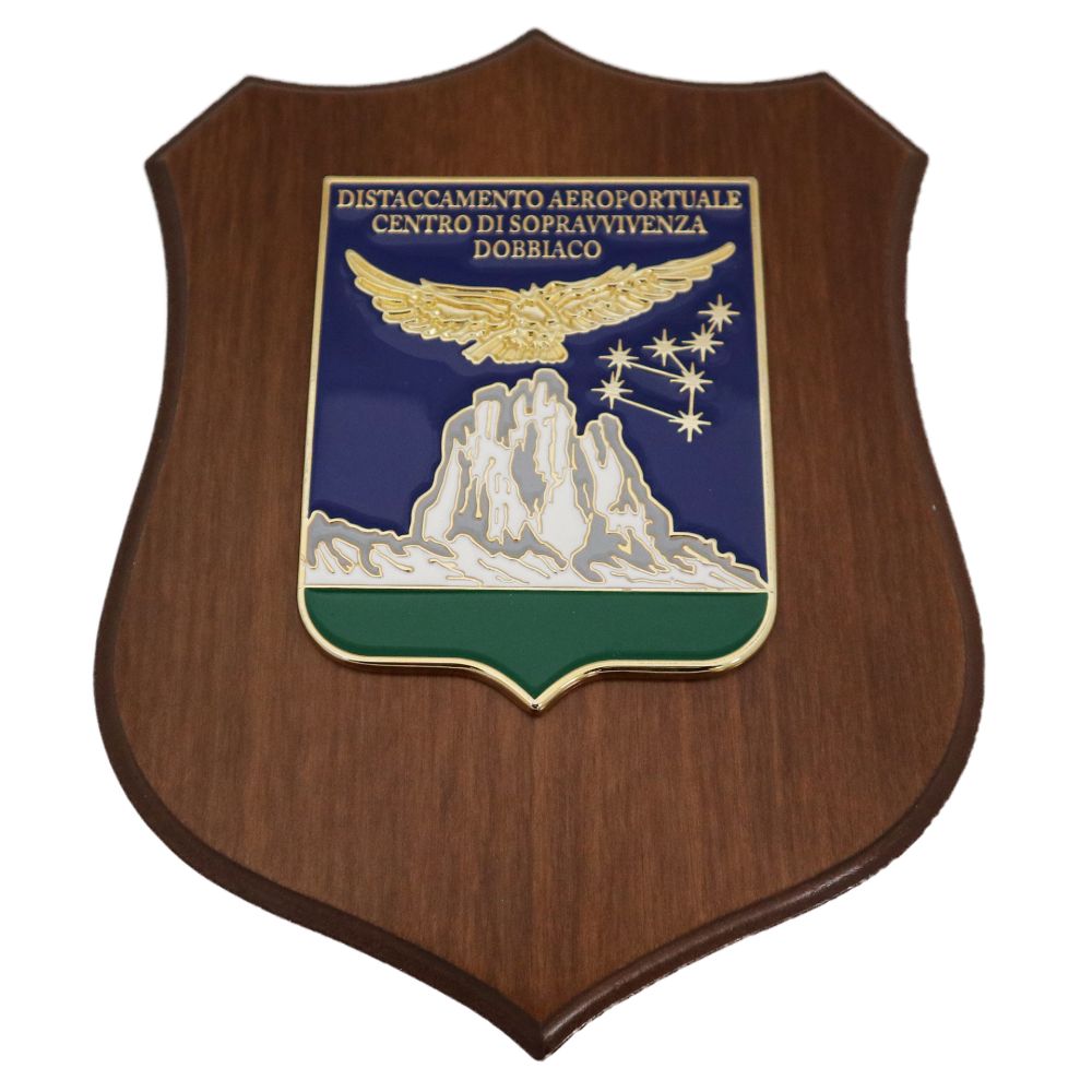 CREST IN METALLO SMALTATO BASE LEGNO 22,5X17,5CM DISTACCAMENTO AEROPORTUALE DOBBIACO AERONAUTICA MILITARE