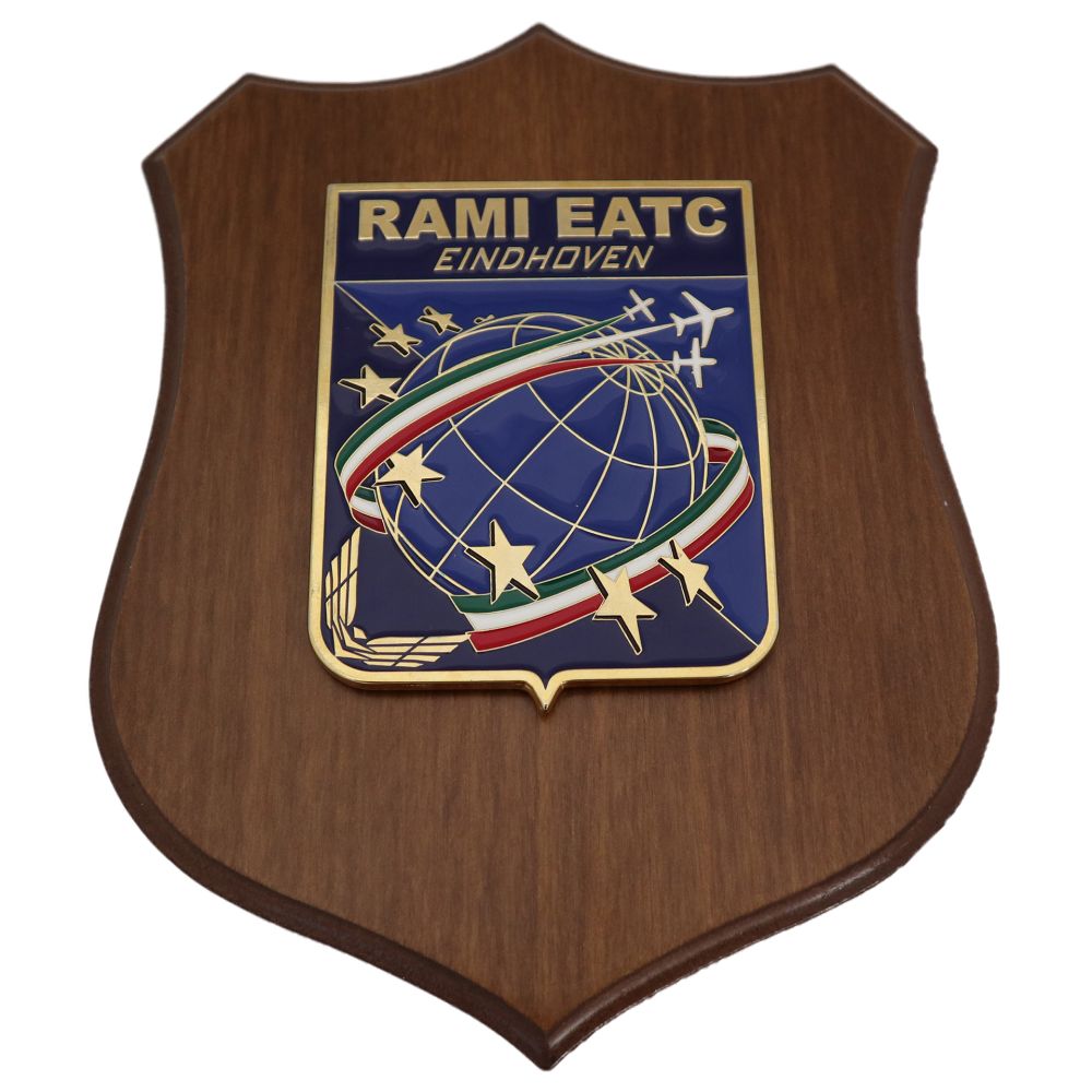 CREST IN METALLO SMALTATO BASE LEGNO 22,5X17,5CM RAMI EATC AERONAUTICA MILITARE