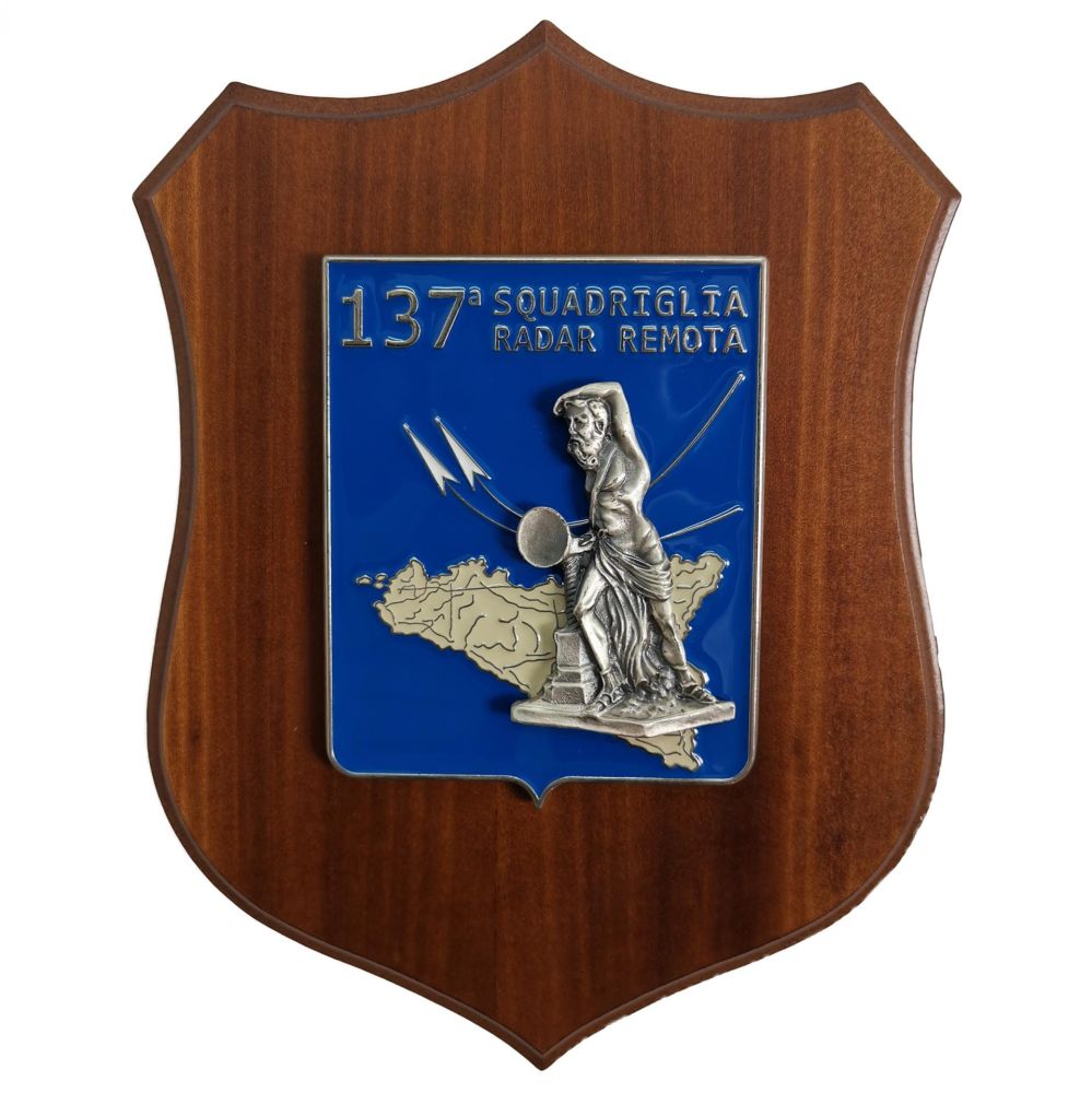 CREST IN METALLO SMATATO BASE LEGNO 22,5X17,5CM 137 SQUADRIGLIA RADAR REMOTA AERONAUTICA MILITARE