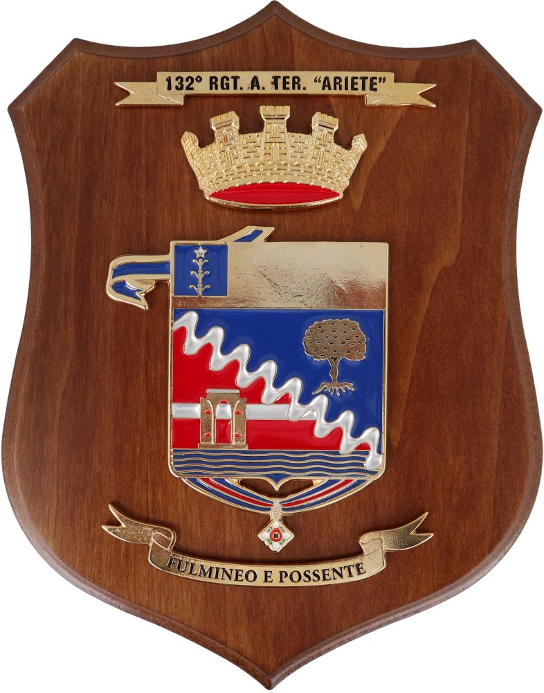 CREST IN METALLO SMALTATO BASE LEGNO 22,5X17,5CM 132 RGT TER ARIETE