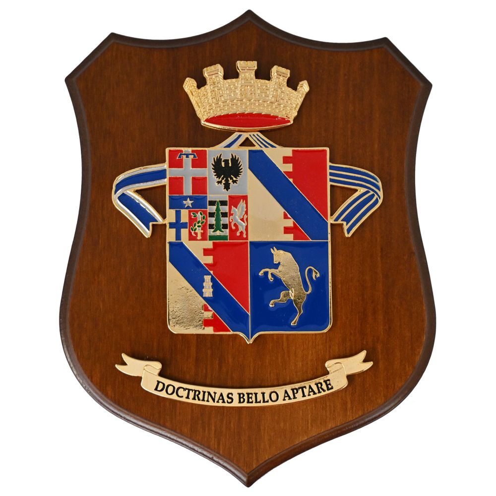 CREST IN METALLO SMALTATO BASE LEGNO 22,5X17,5CM SCUOLA DI APPLICAZIONE